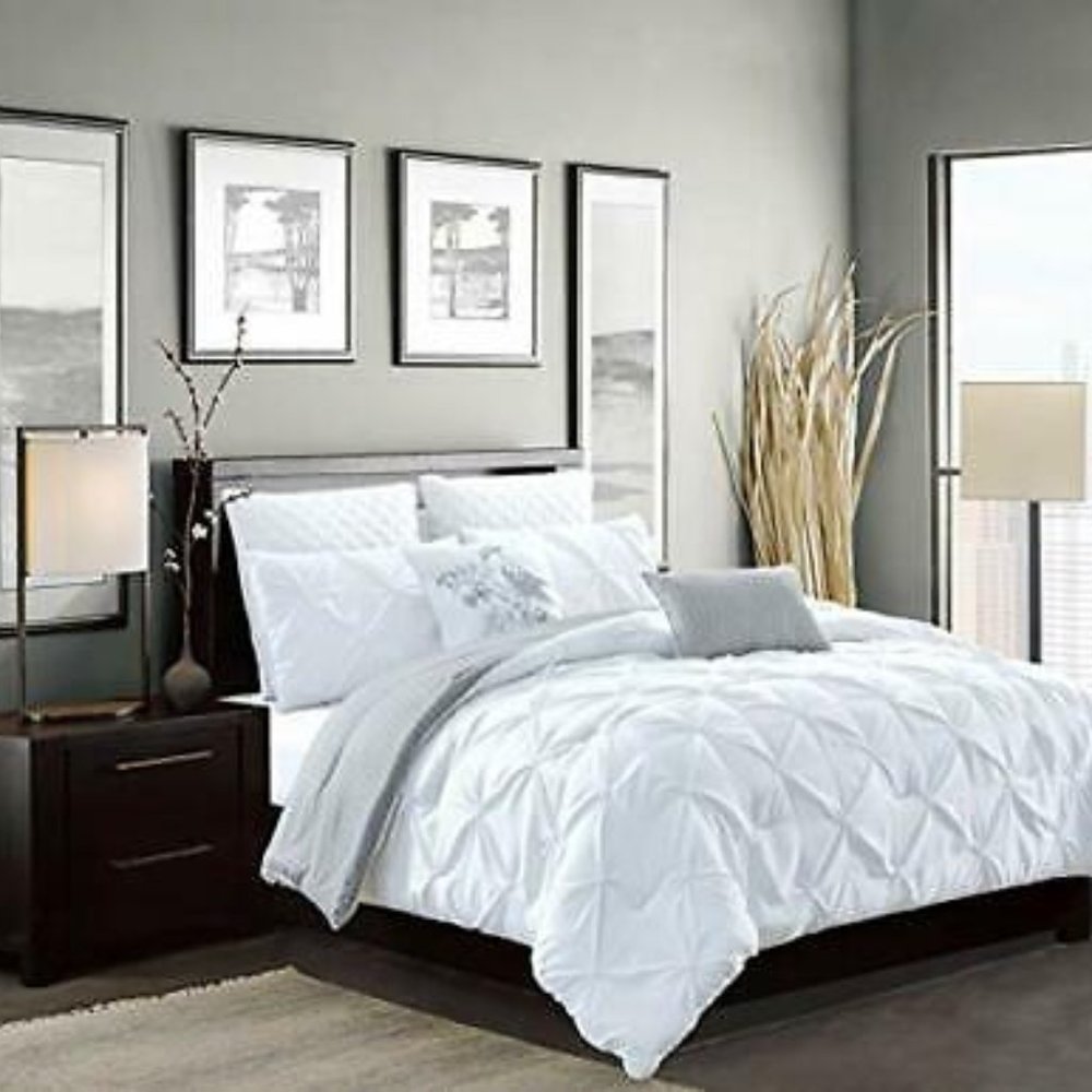 Olivia Gray Portland Ruffled Comforter (White)7 PC